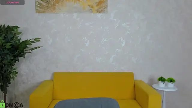 FlirtyAura online show from 13, 4, 2026