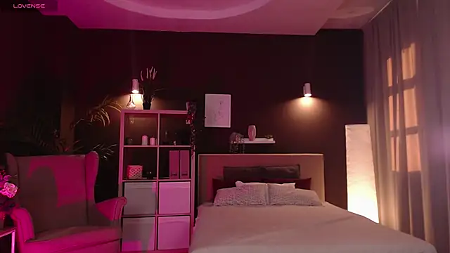 Snapshot of Pooja_Hegde chatting on 16, 9, 2025 Pooja Hegde online show from 16, 9, 2025