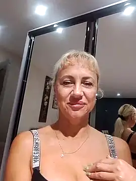 Snapshot of KissMiSveet chatting on 18, 9, 2025 KissMiSveet online show from 18, 9, 2025