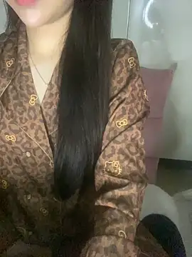 Snapshot of RubyBerry chatting on 5, 11, 2025 RubyBerry online show from 5, 11, 2025