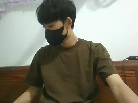 Snapshot of Minh chatting on 7, 11, 2025 Minh online show from 7, 11, 2025