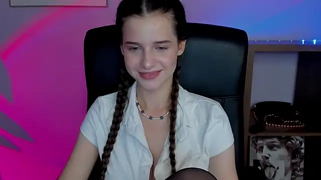 LuxMaya online show from 17, 9, 2025