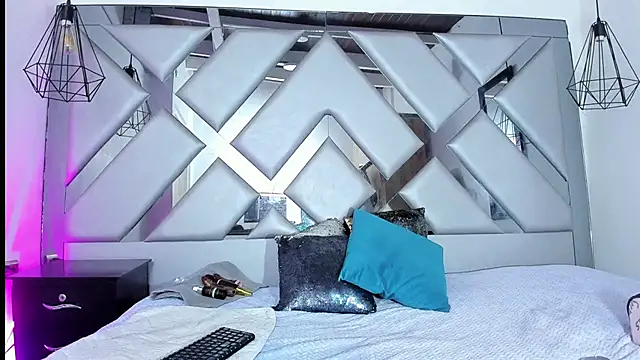 Lorenn Hill online show from 28, 11, 2025