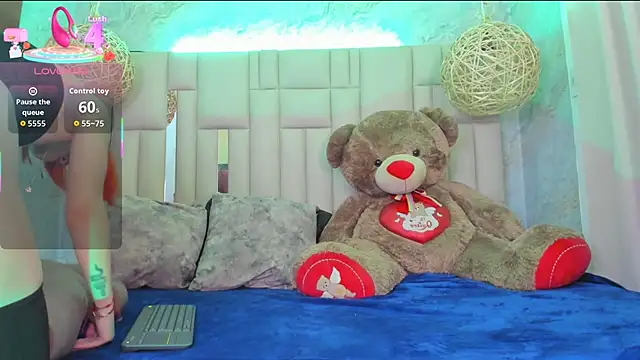 Snapshot of NikkyyRed chatting on 12, 9, 2025 NikkyyRed online show from 12, 9, 2025