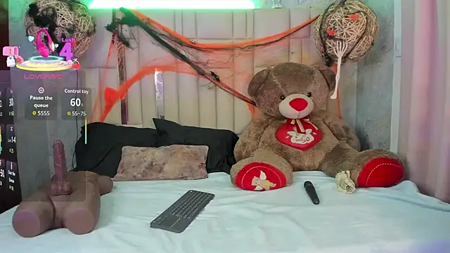 Snapshot of NikkyyRed chatting on 28, 10, 2025 NikkyyRed online show from 28, 10, 2025