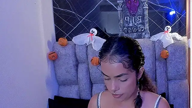 Snapshot of roxanne_dl chatting on 17, 10, 2025 roxanne dl online show from 17, 10, 2025