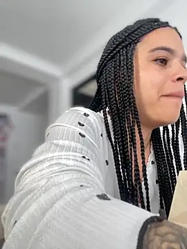 JuanitaMore01 online show from 26, 11, 2025