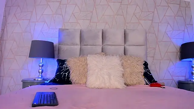 Snapshot of Emely_florence_ chatting on 20, 10, 2025 Emely florence online show from 20, 10, 2025