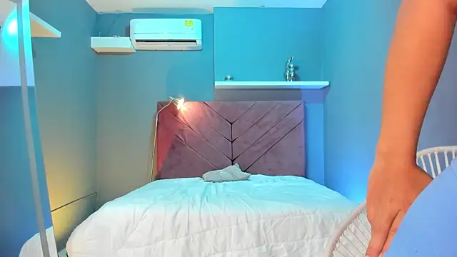 Snapshot of everyh__ chatting on 6, 10, 2025 everyh online show from 6, 10, 2025