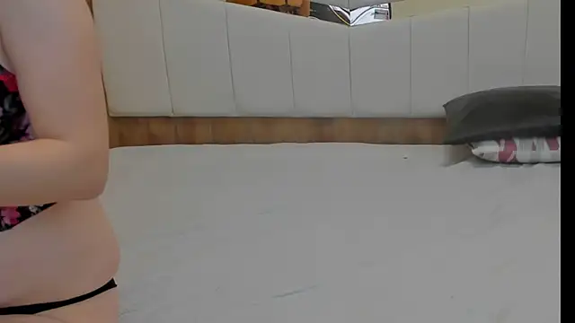 MimiXo99 online show from 6, 10, 2025