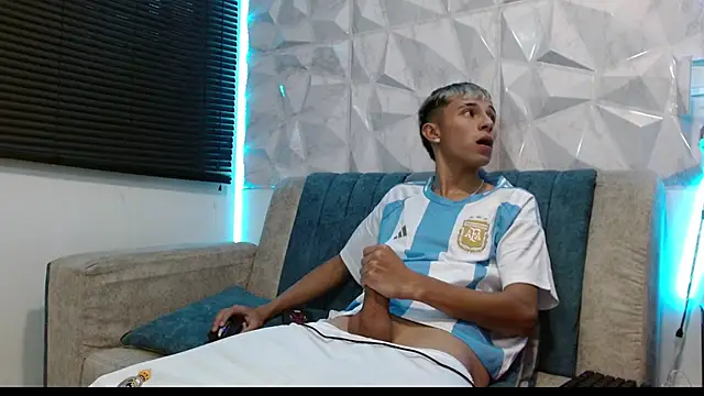 Isaac tan online show from 8, 9, 2025