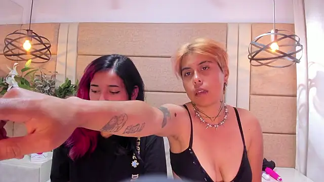 Snapshot of AnnieAndReach chatting on 19, 1, 2026 AnnieAndReach online show from 19, 1, 2026