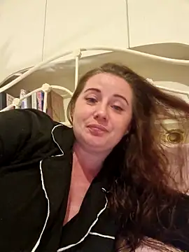 Snapshot of RosieMilff chatting on 5, 10, 2025 RosieMilff online show from 5, 10, 2025