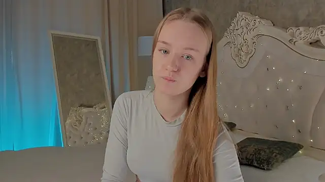 Snapshot of Lucy_Shaw chatting on 5, 10, 2025 Lucy Shaw online show from 5, 10, 2025