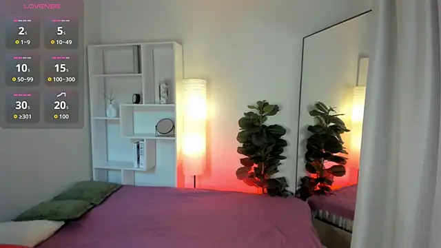 Julia Giulia online show from 7, 8, 2026