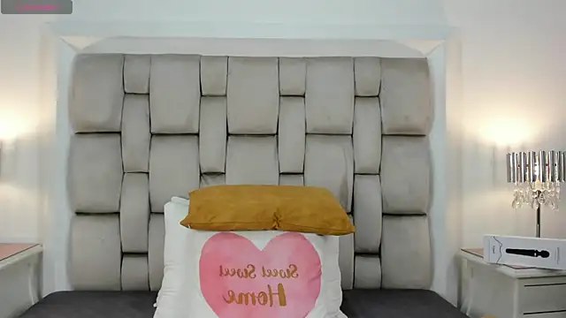 Snapshot of frehia_dimou chatting on 9, 10, 2025 frehia dimou online show from 9, 10, 2025