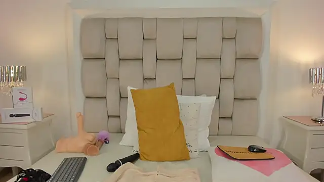 Snapshot of frehia_dimou chatting on 11, 10, 2025 frehia dimou online show from 11, 10, 2025