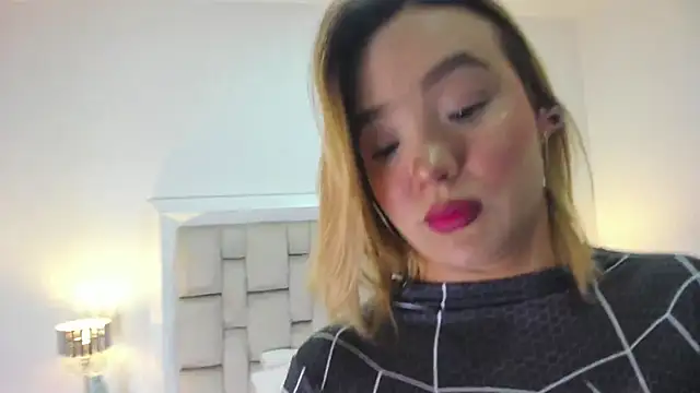 Snapshot of frehia_dimou chatting on 1, 7, 2026 frehia dimou online show from 1, 7, 2026