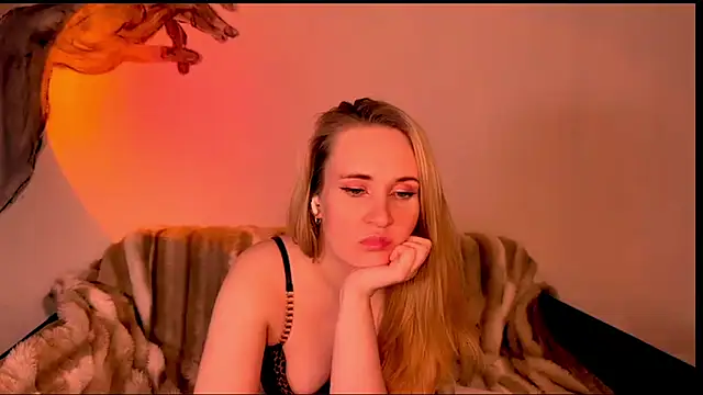 KiraBerht online show from 15, 4, 2026