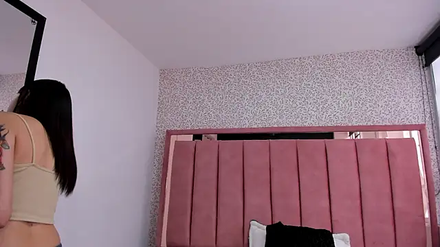 Hanna Lee   online show from 12, 11, 2025