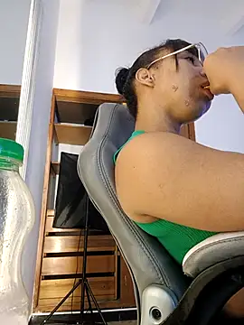 Elowen Clark online show from 6, 3, 2026