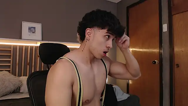 Snapshot of PaulEvens chatting on 5, 2, 2026 PaulEvens online show from 5, 2, 2026