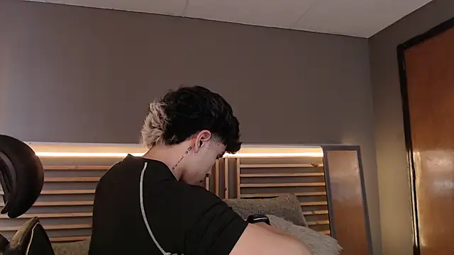 Snapshot of PaulEvens chatting on 8, 2, 2026 PaulEvens online show from 8, 2, 2026