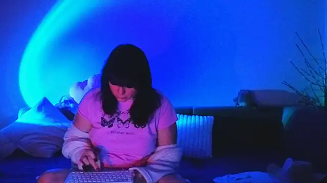 Snapshot of Bella_Hillss chatting on 10, 2, 2026 Bella Hillss online show from 10, 2, 2026