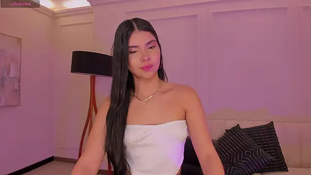 MiaLaurence online show from 23, 11, 2025