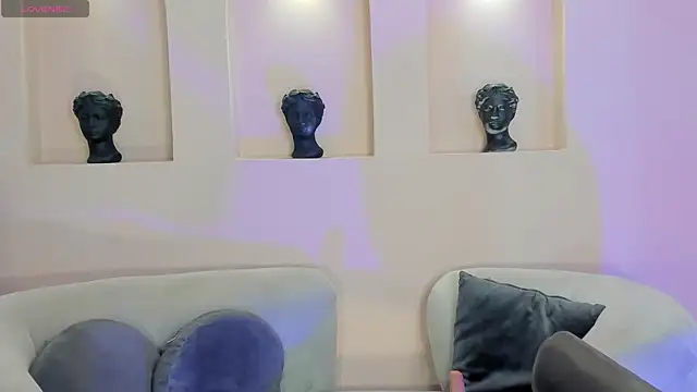 MiaLaurence online show from 25, 2, 2026