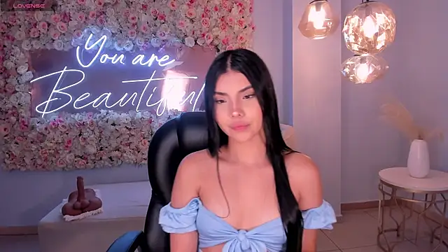 MiaLaurence online show from 24, 3, 2026