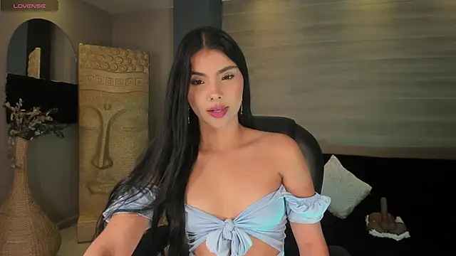 MiaLaurence online show from 8, 4, 2026