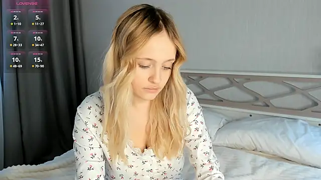 Snapshot of Julliakoill chatting on 12, 10, 2025 Julliakoill online show from 12, 10, 2025