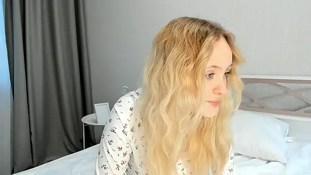 Snapshot of Julliakoill chatting on 13, 10, 2025 Julliakoill online show from 13, 10, 2025