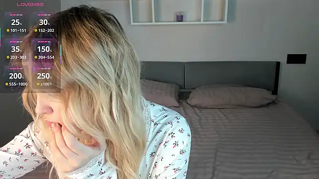 Snapshot of Julliakoill chatting on 25, 10, 2025 Julliakoill online show from 25, 10, 2025