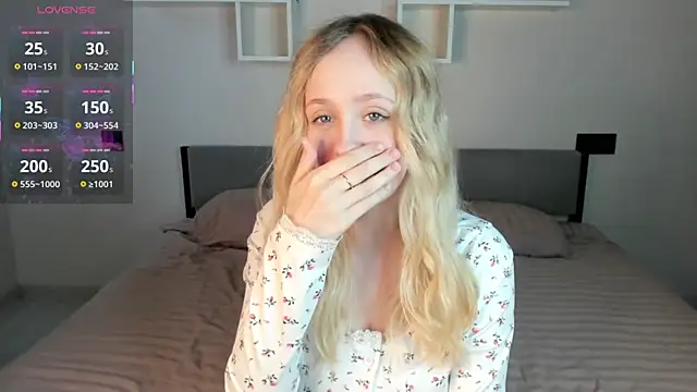 Snapshot of Julliakoill chatting on 27, 10, 2025 Julliakoill online show from 27, 10, 2025