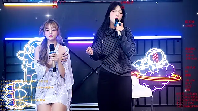 EYgirl222 online show from 4, 10, 2025