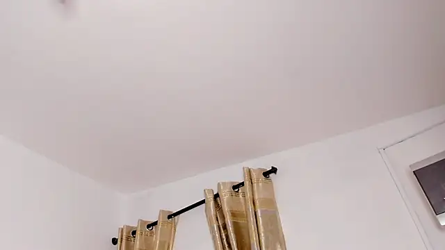 Snapshot of TANISHA_HILL chatting on 18, 11, 2025 TANISHA HILL online show from 18, 11, 2025