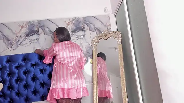 Snapshot of TANISHA_HILL chatting on 20, 12, 2025 TANISHA HILL online show from 20, 12, 2025