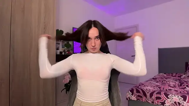 Snapshot of Miaswetty chatting on 12, 10, 2025 Miaswetty online show from 12, 10, 2025