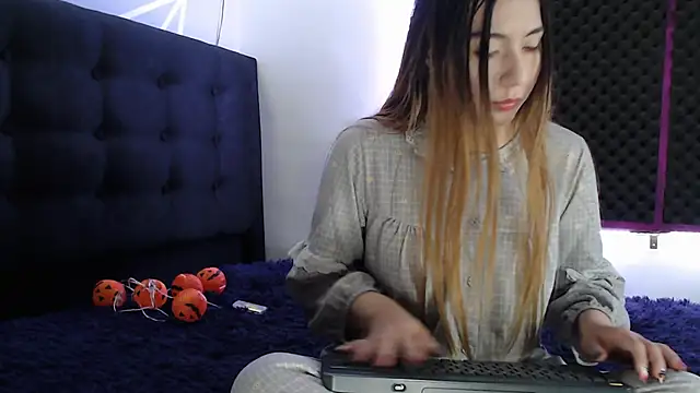 karlamoon23 online show from 13, 10, 2025