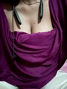 Snapshot of kaviyaponnu0987 chatting on 26, 3, 2026 kaviyaponnu0987 online show from 26, 3, 2026