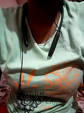 Snapshot of kaviyaponnu0987 chatting on 28, 3, 2026 kaviyaponnu0987 online show from 28, 3, 2026