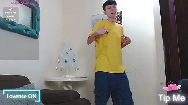 Snapshot of LiamBrown09 chatting on 3, 12, 2025 LiamBrown09 online show from 3, 12, 2025