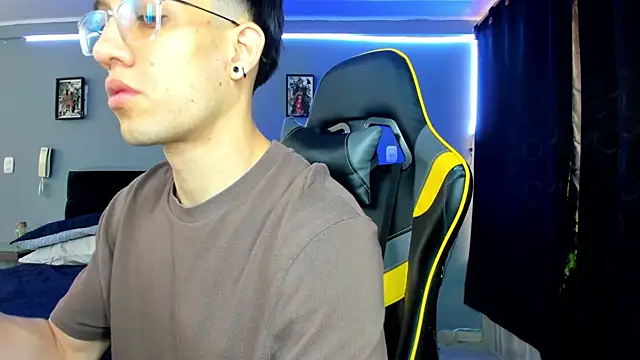 Snapshot of alexgiraldo__ chatting on 12, 9, 2025 alexgiraldo online show from 12, 9, 2025