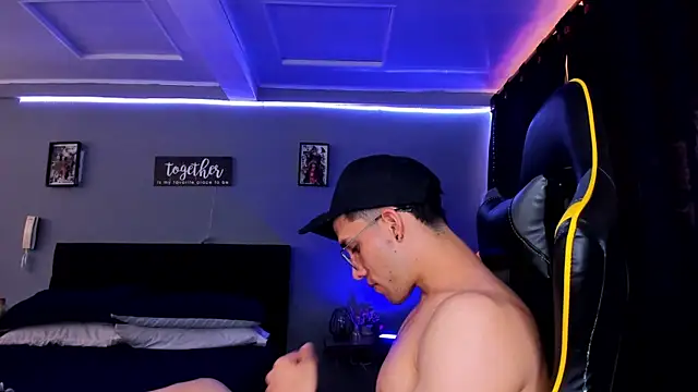 Snapshot of alexgiraldo__ chatting on 19, 9, 2025 alexgiraldo online show from 19, 9, 2025