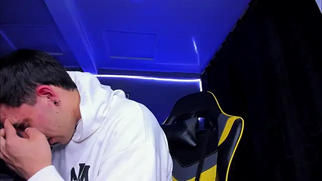 Snapshot of alexgiraldo__ chatting on 31, 10, 2025 alexgiraldo online show from 31, 10, 2025