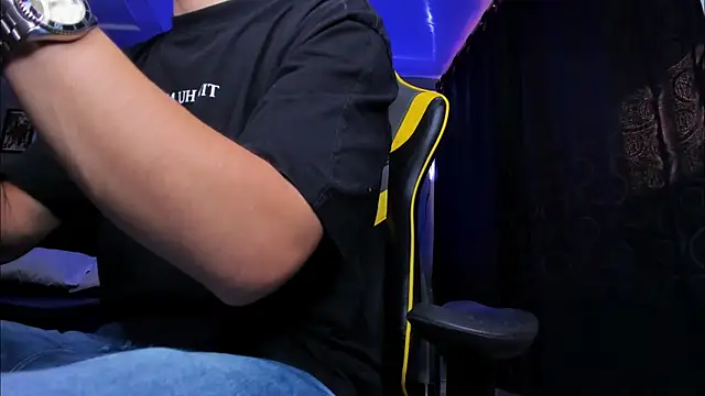 Snapshot of alexgiraldo__ chatting on 10, 11, 2025 alexgiraldo online show from 10, 11, 2025