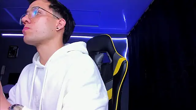 Snapshot of alexgiraldo__ chatting on 14, 11, 2025 alexgiraldo online show from 14, 11, 2025