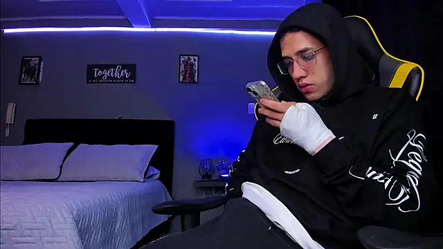 Snapshot of alexgiraldo__ chatting on 24, 11, 2025 alexgiraldo online show from 24, 11, 2025